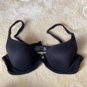 Victoria’s Secret Lined Demi Bra (34B)